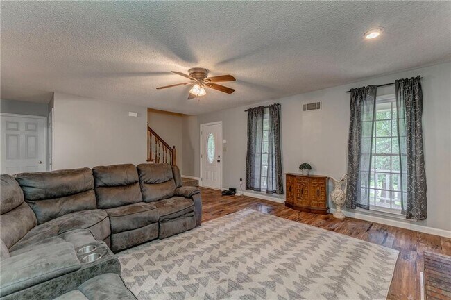 Building Photo - 58 Regent Ct