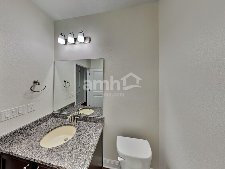 Building Photo - 1372 Celery Ave