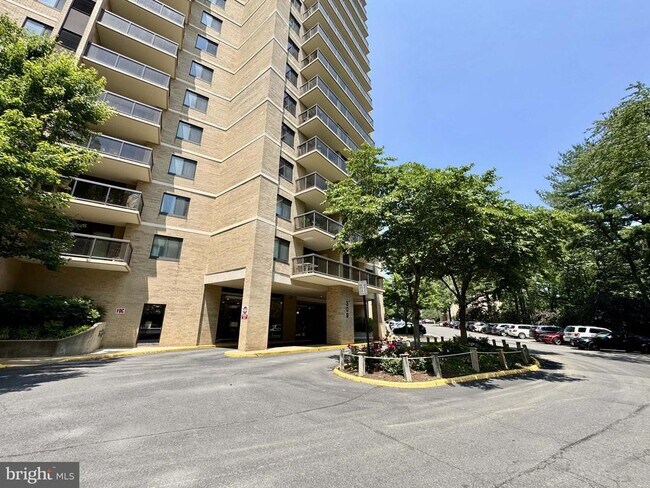 Building Photo - 309 Yoakum Pkwy