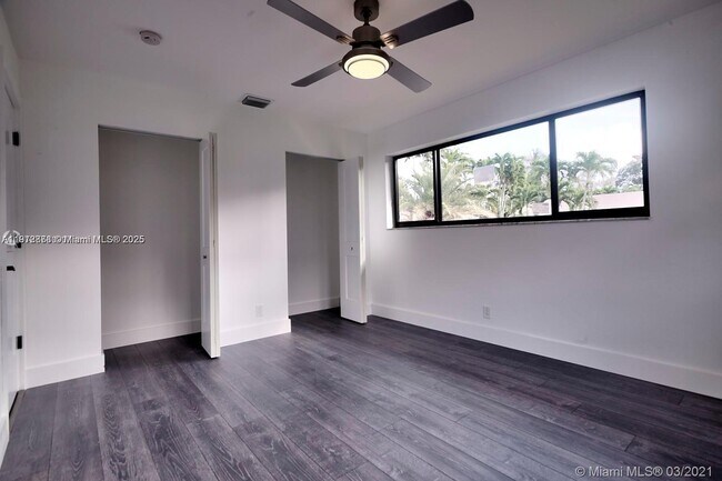 Building Photo - 1001 NW 6th Dr