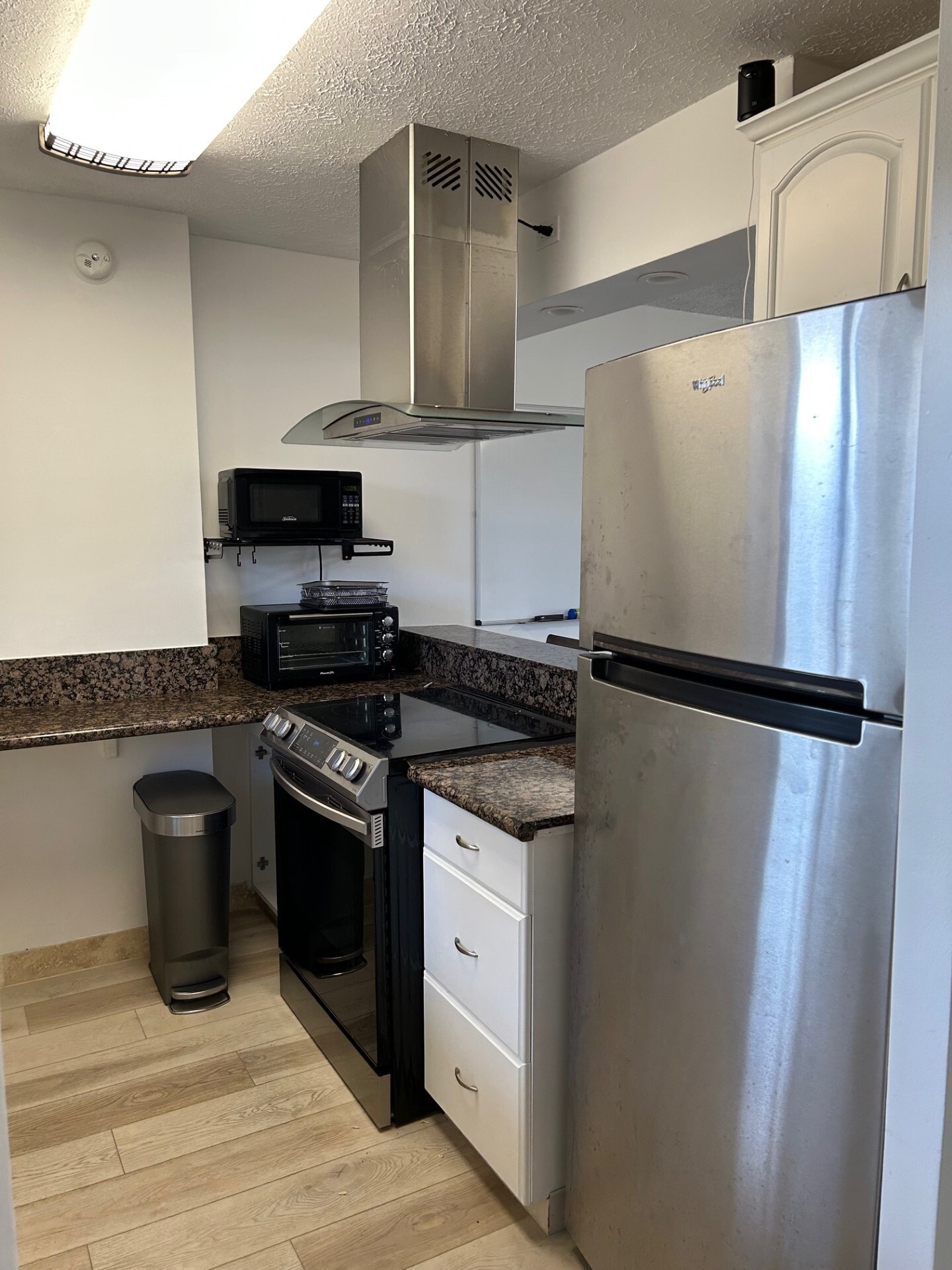 Kitchen - 2121 Ala Wai Blvd