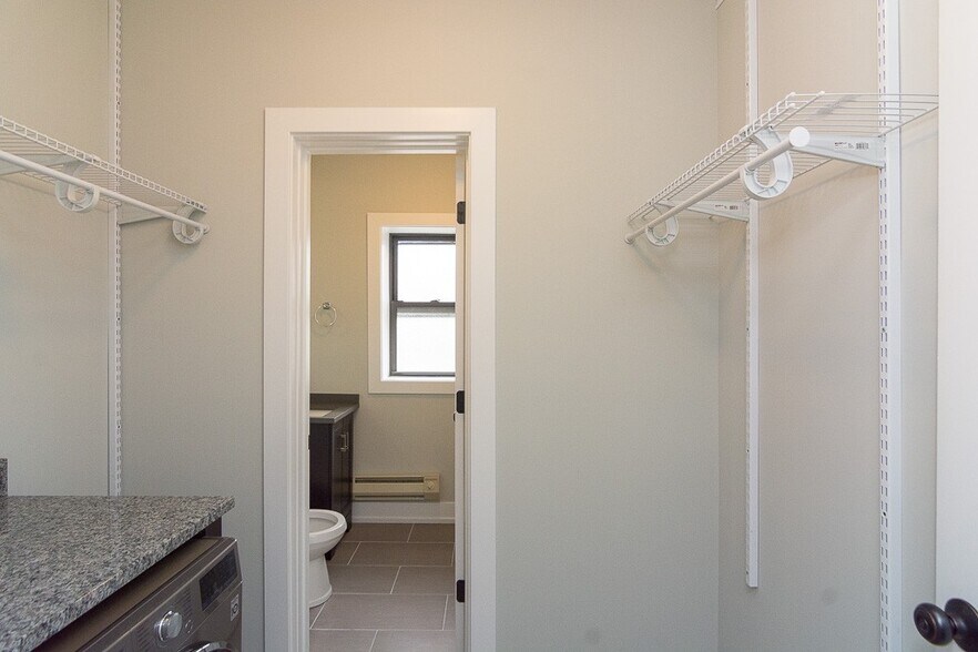 Building Photo - 706 W Brompton Ave