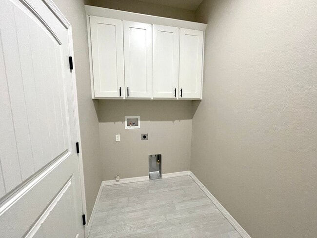 Building Photo - Beautiful 3 Bedroom Home on Desert Lakes Golf Course!