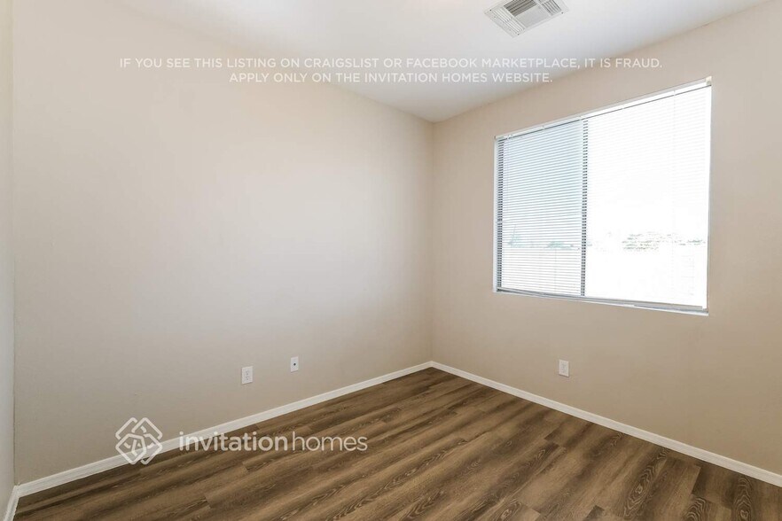 Building Photo - 6537 S 15th Dr