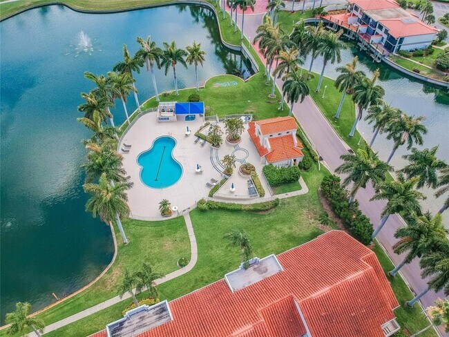 Building Photo - 6073 Bahia Del Mar Blvd S