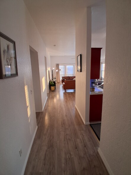 Building Photo - 2036 Cloverdale Ln