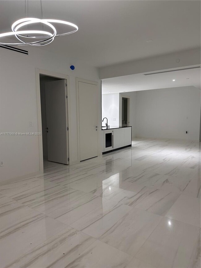 Building Photo - 300 Biscayne Blvd Way