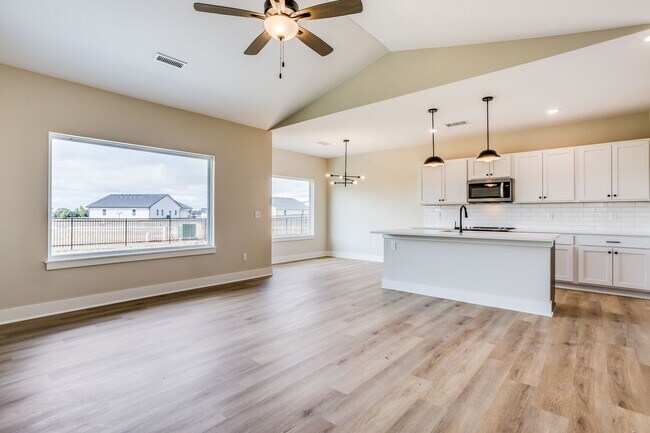 Building Photo - 1025 W Long Path Ct