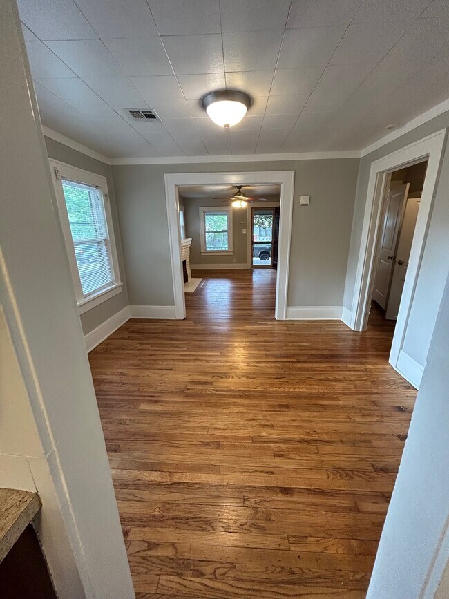 Building Photo - 2512 E 11th Pl