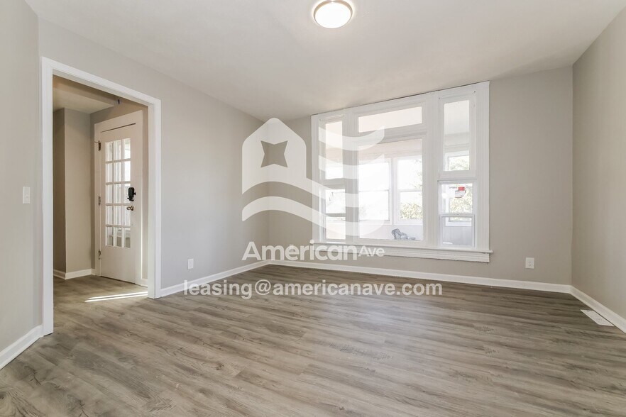 Building Photo - 2409 S 41st St