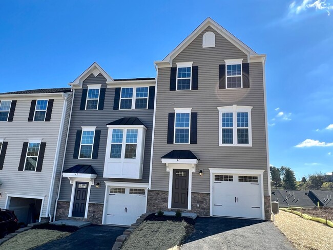 Building Photo - 67 Hewstone Ct