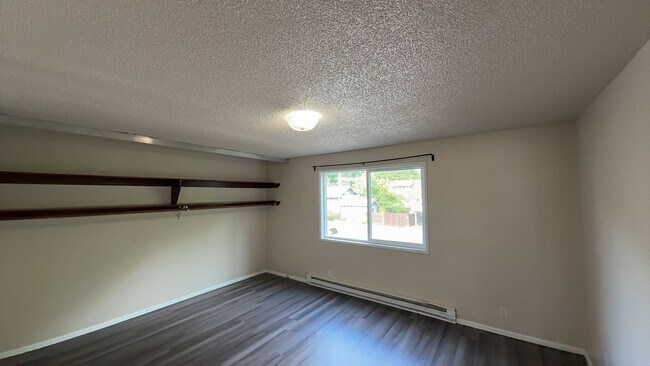 Building Photo - Move in Special! 1 Bedroom in Beautiful Residential Area Close to Downtown Pet Friendly