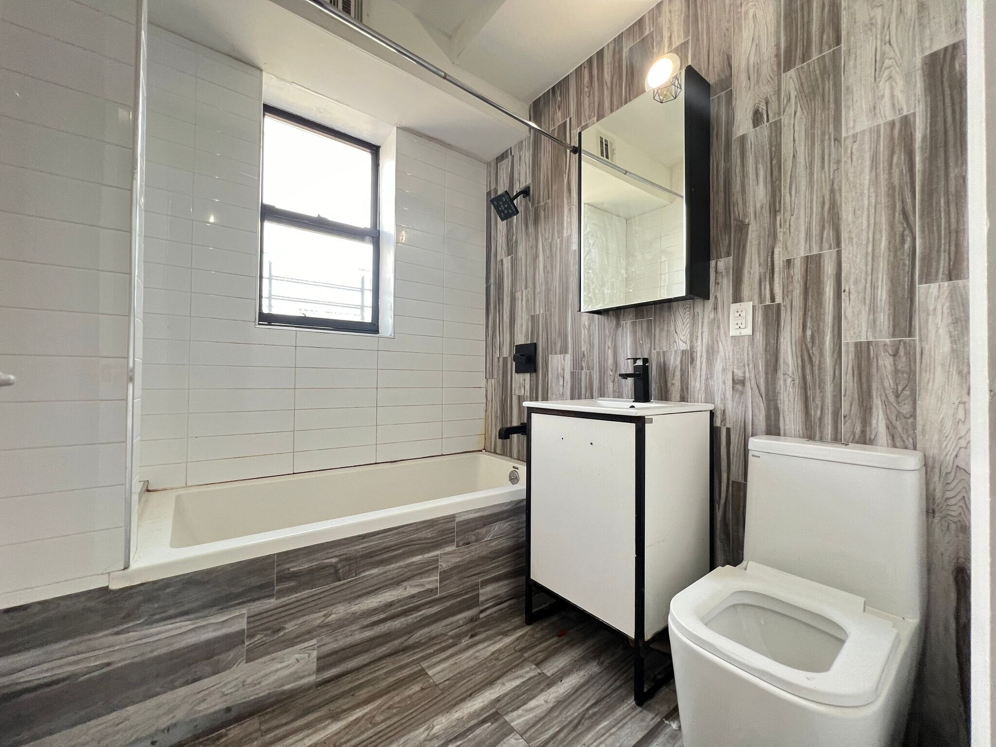 615 Bramhall 2L - 618 Bramhall Ave