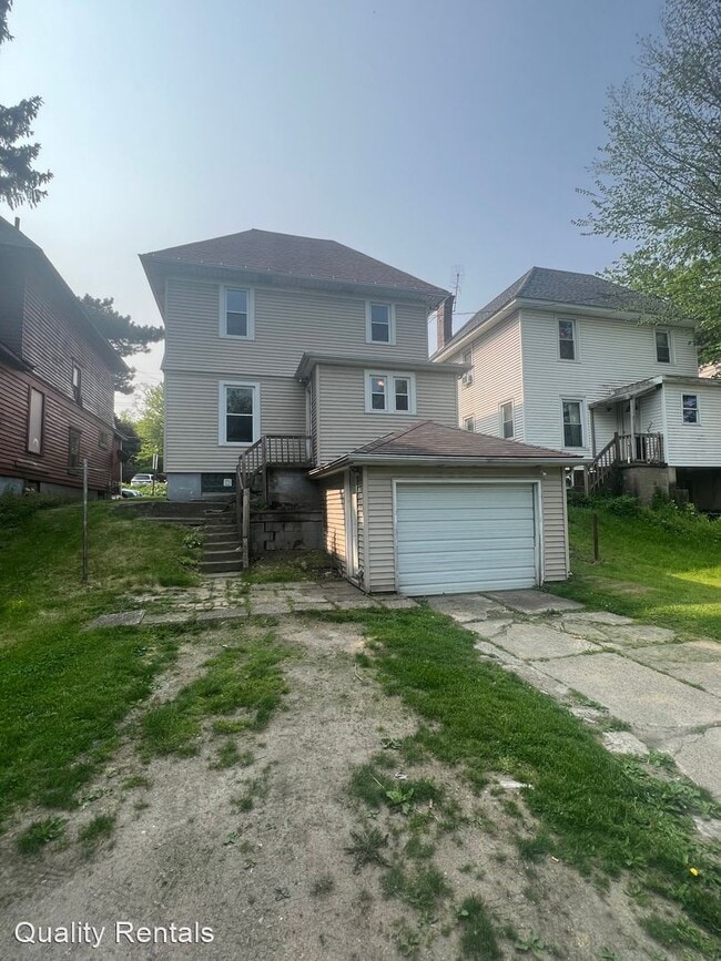 Building Photo - 3 br, 1 bath House - 228 E 26TH