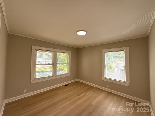 Building Photo - 831 Cason St