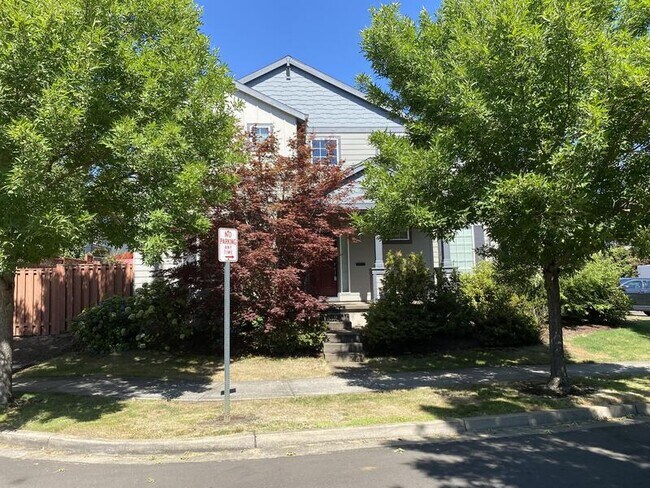 Primary Photo - 3395 SE Meadowview Way
