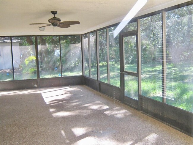 Building Photo - 4398 Plumosa St