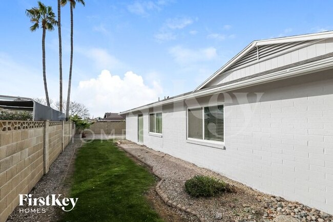 Building Photo - 4451 W Sweetwater Ave