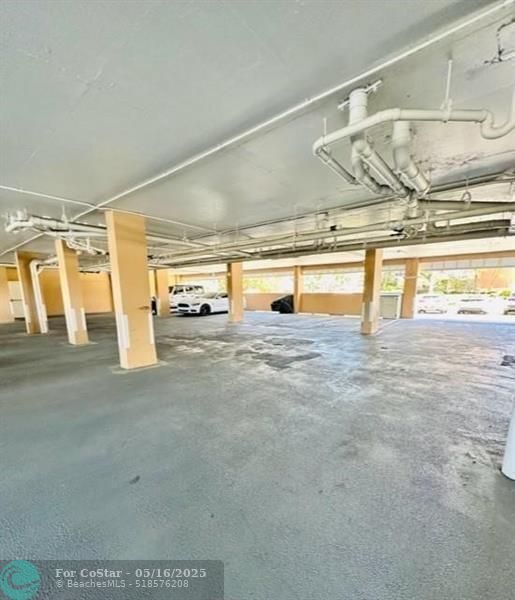 Building Photo - 1150 Hillsboro Mile