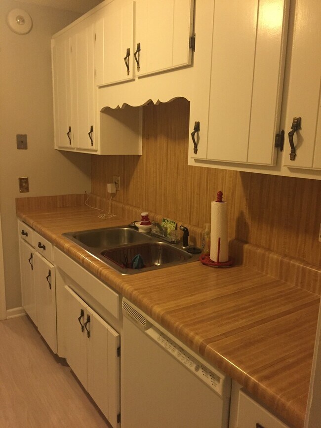 Building Photo - Greenville - 2BR, 1BA, 1000SF