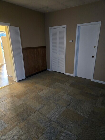 Building Photo - 418 N Center St