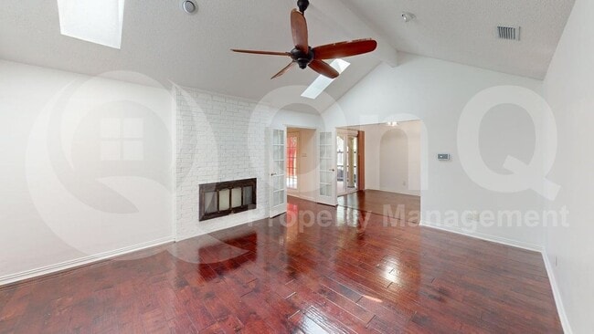 Building Photo - 217 Creekside Ln