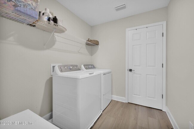 Building Photo - 409 Honeycomb Trl