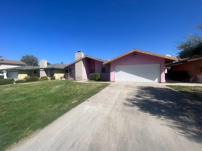 Building Photo - 4416 Parkwood Ct 93309