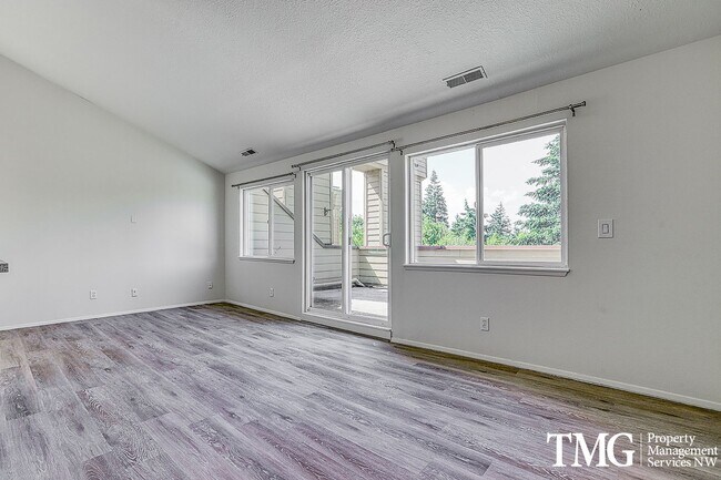 Building Photo - Amazing Open concept Condo in a secluded c...