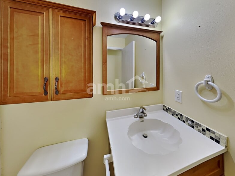 Building Photo - 3049 Holland Dr