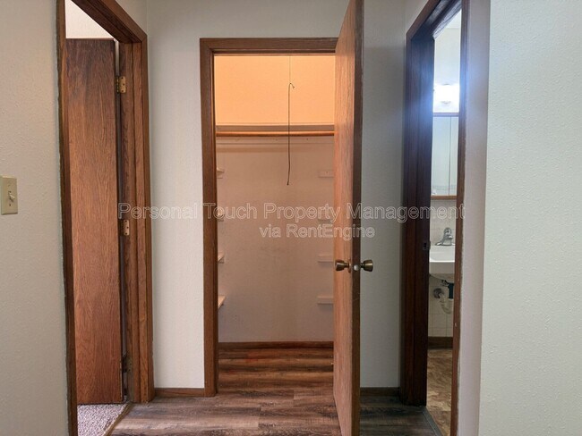 Building Photo - 301 6th St S