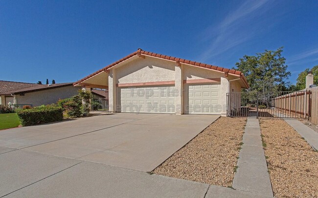 Building Photo - Spacious 3 bed, 2 bath Single-Level Home w...