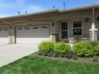 Building Photo - Townhome