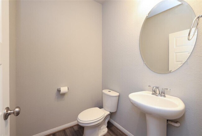 Building Photo - 2127 Cherryvale Dr