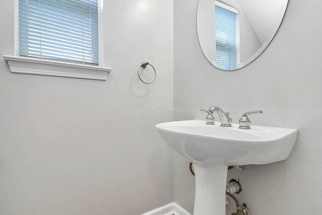 Building Photo - Charming 3BD/2.5BA Home in Matthews, NC!