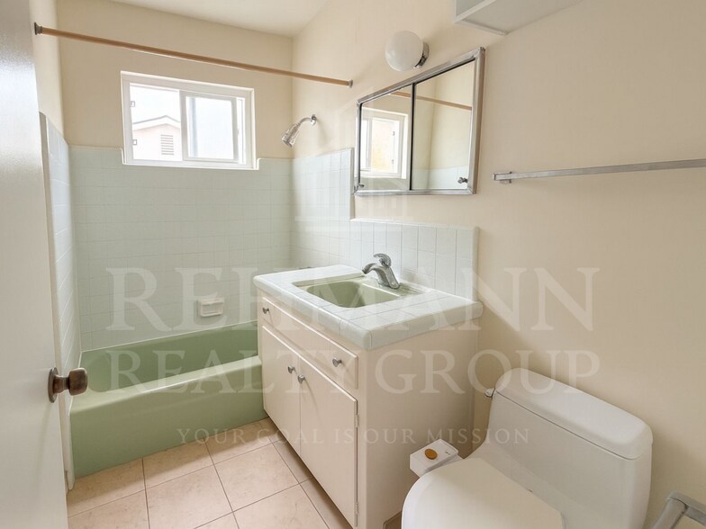 Building Photo - 4235 Kendall St