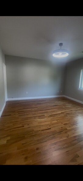 Building Photo - 347 Beach Ave