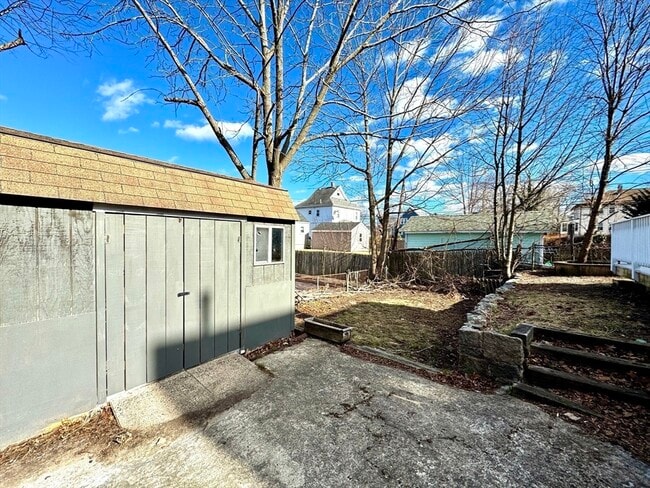 Building Photo - 98 Safford St