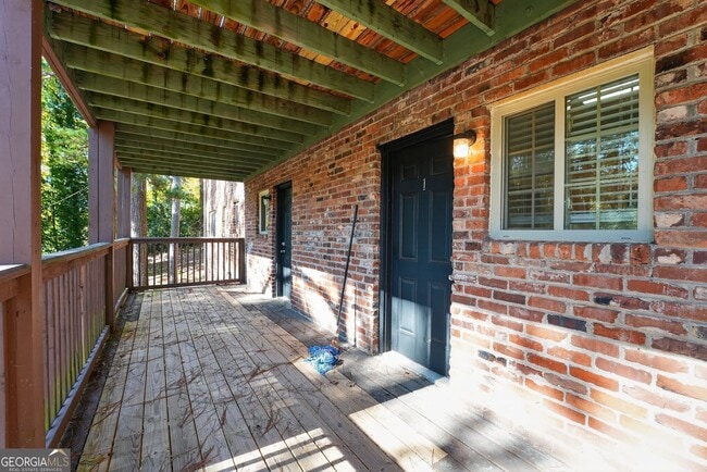 Building Photo - 2516 Peachwood Cir NE