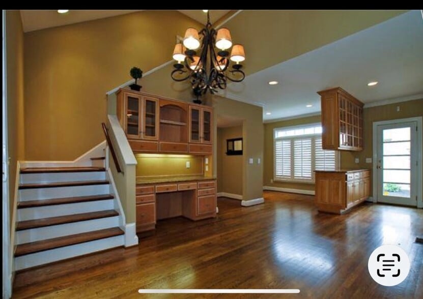 Building Photo - 552 Close Ln