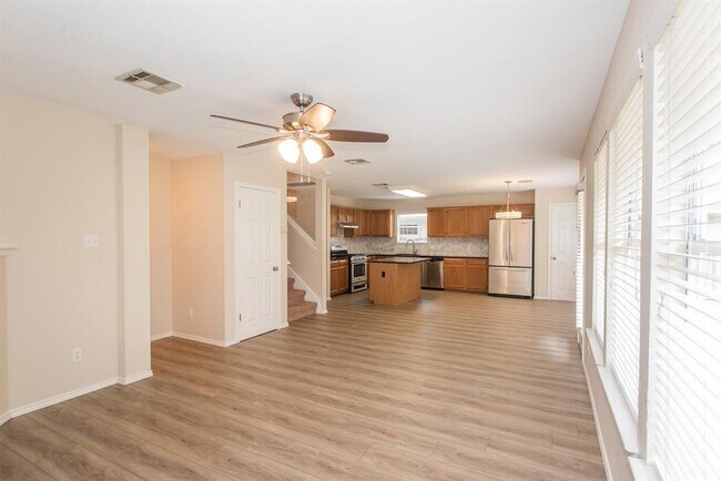 Building Photo - 9025 Vigen Cir