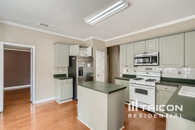 Building Photo - 1315 Bridle Path Dr