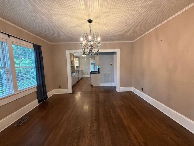 Building Photo - Gorgeous 4 Bed, 3 Bath Haymount Home