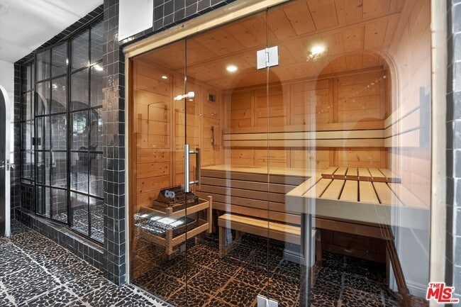 Building Photo - 10749 Weyburn Ave