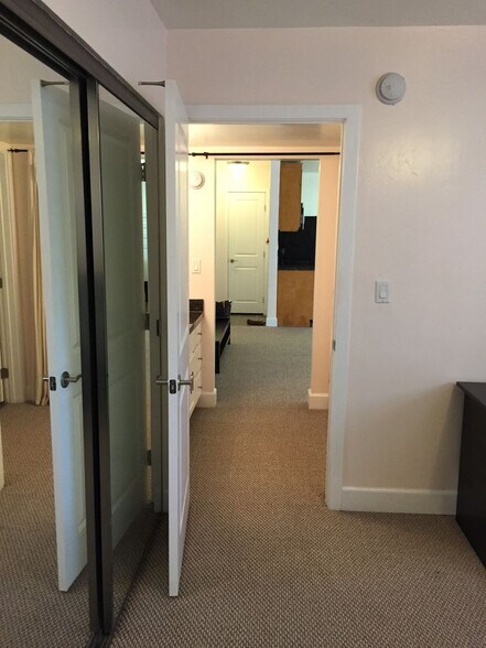 Building Photo - 1 Bed + 1 Bath Brentwood Now Leasing for 2026-2027 UCLA Housing