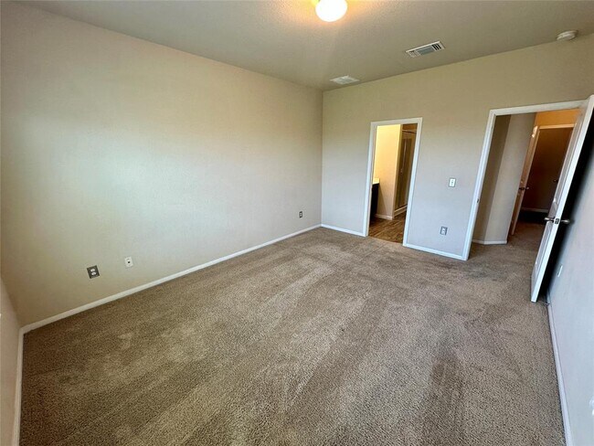 Building Photo - 12107 Waterford Run Way