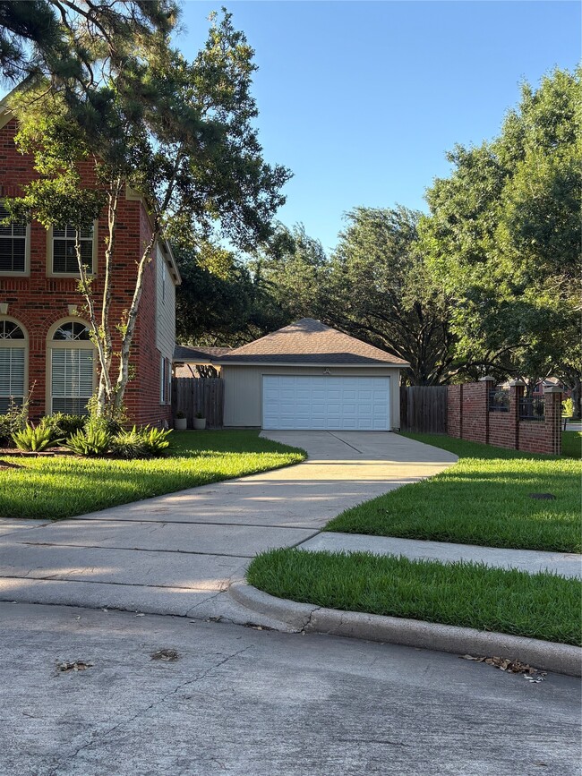 Building Photo - 2201 Summer Reef Dr