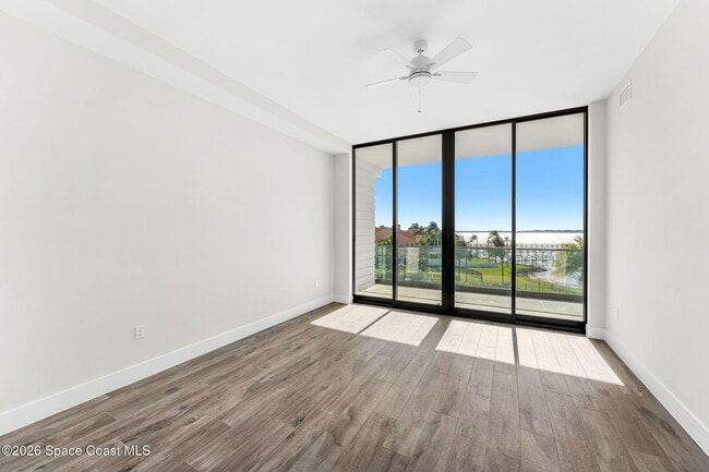 Building Photo - 225 Strand Dr