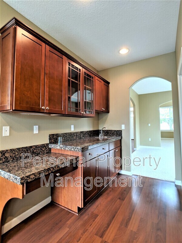 Building Photo - 10405 NE 98th Ave