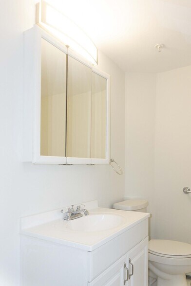 Building Photo - 3147-3149 Washington St. Unit 3